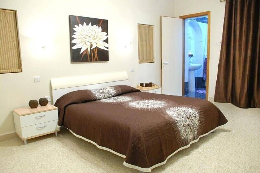 Ganze Wohnung, Superb villa 3, inviting pool and spacious outside space.Fully airconditioned. in il-Mellieha, Mellieha