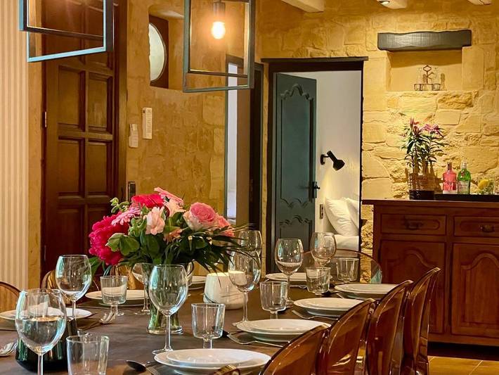 Location de vacances pour 12 personnes, avec piscine ainsi que vue et jardin, adapté aux familles à Rampieux - 2