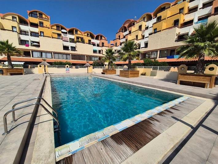 Gîte pour 4 personnes, avec bassin pour enfant ainsi que balcon et piscine dans Office De Tourisme De Gruissan