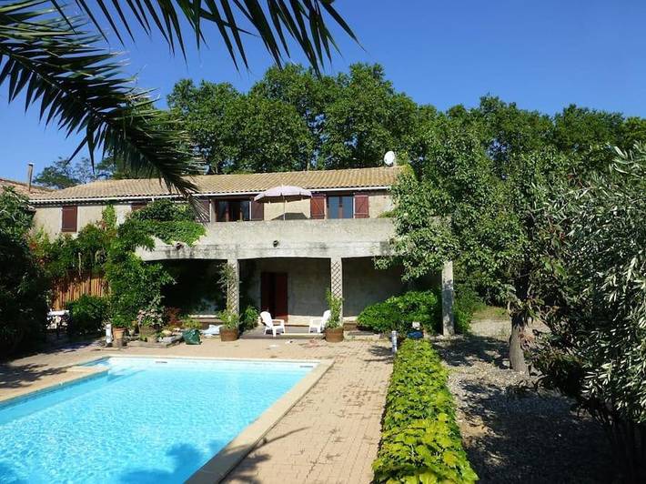Gîte pour 4 personnes, avec balcon et jardin ainsi que vue et piscine à Ginestas