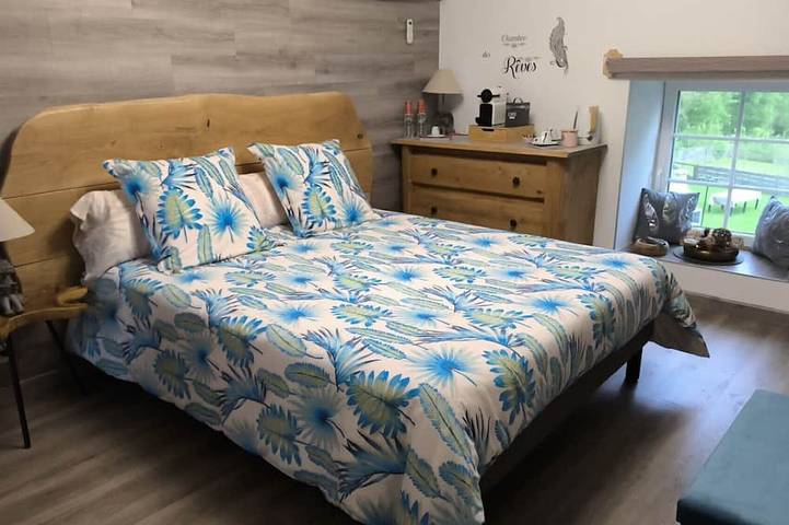 Location de vacances pour 2 personnes, avec jardin à Singles (Puy-de-Dôme) - 2