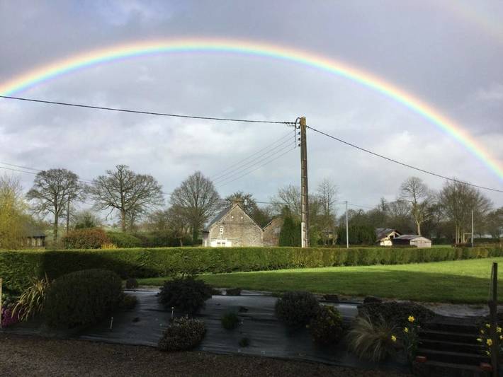 Location de vacances pour 14 personnes, avec jardin ainsi que piscine et vue, adapté aux familles à Couesmes-Vaucé