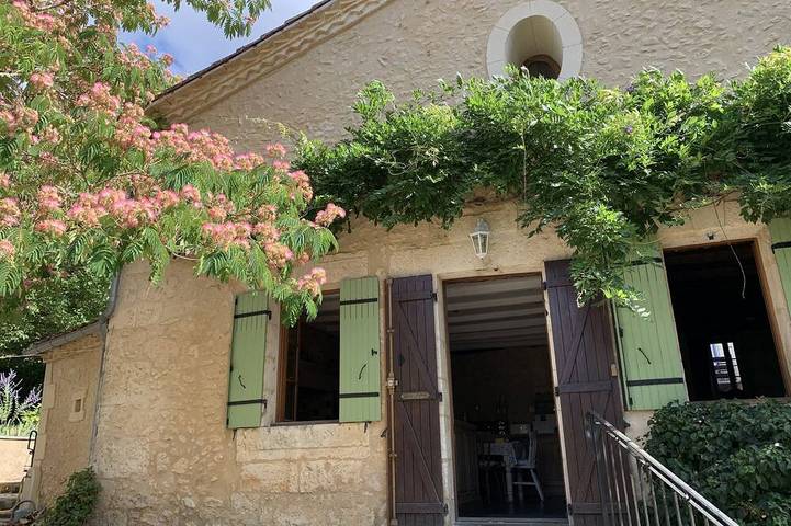 Location de vacances pour 10 personnes, avec Terrasse et Jardin à Douzillac