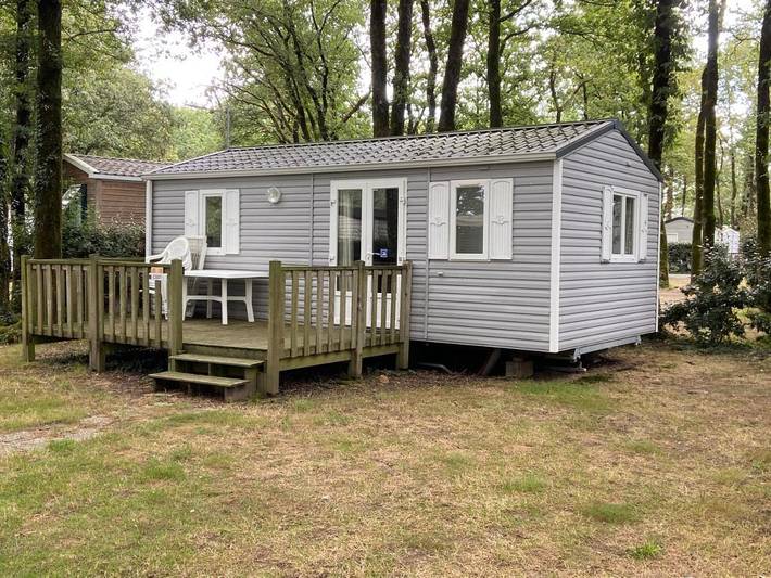 Camping pour 4 personnes, avec Terrasse et Jardin ainsi que Piscine et Vue à La Boissière-de-Montaigu