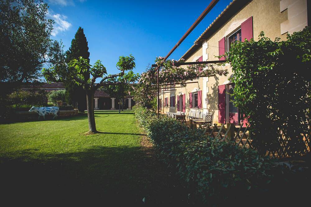 Maison De Vacances pour 14 Personnes dans Saint-Gilles, Région de Nîmes