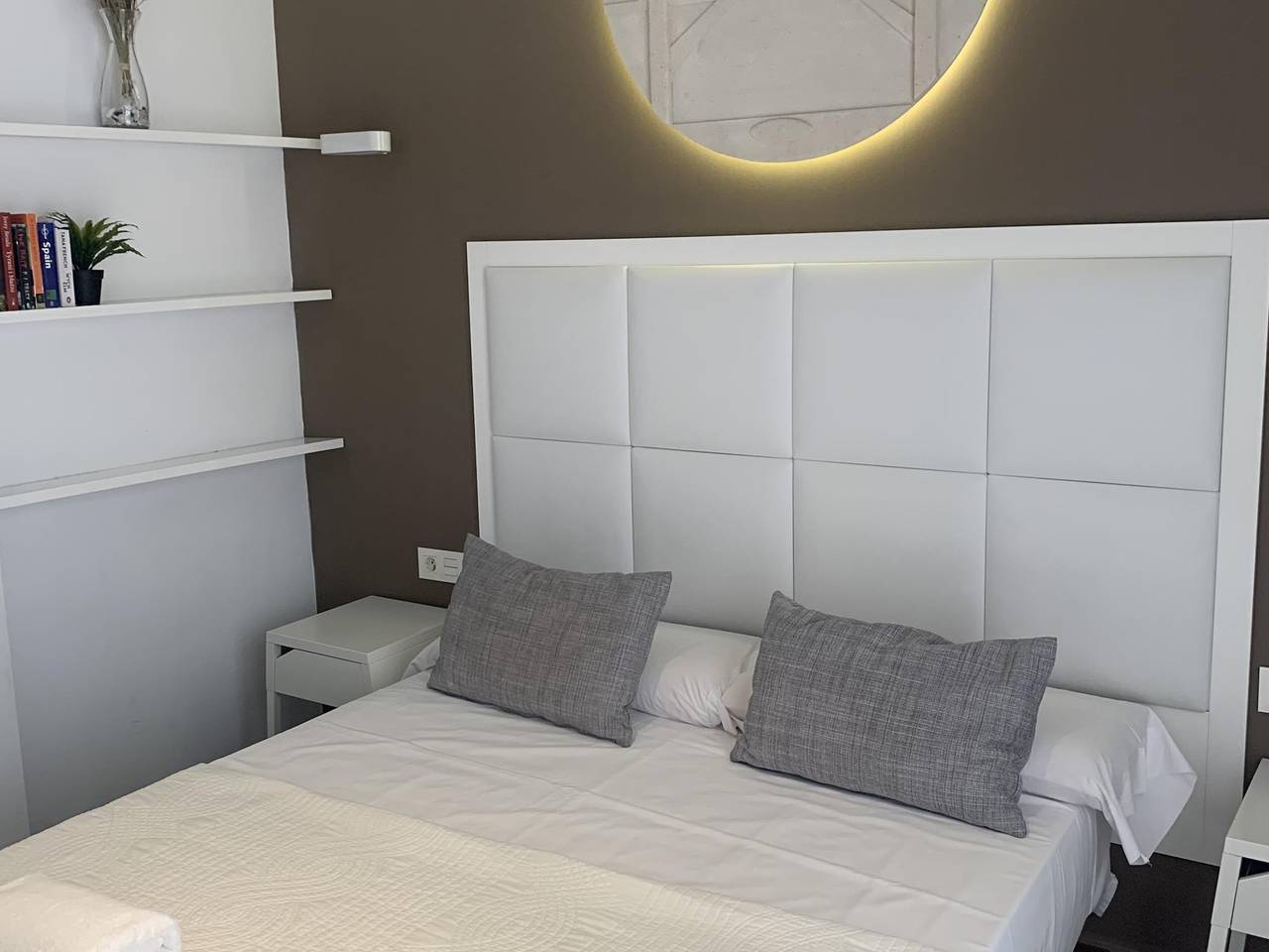 Appartement de vacances entier, En centre ville avec parking gratuit et cour in Centro-Sagrario, Grenade