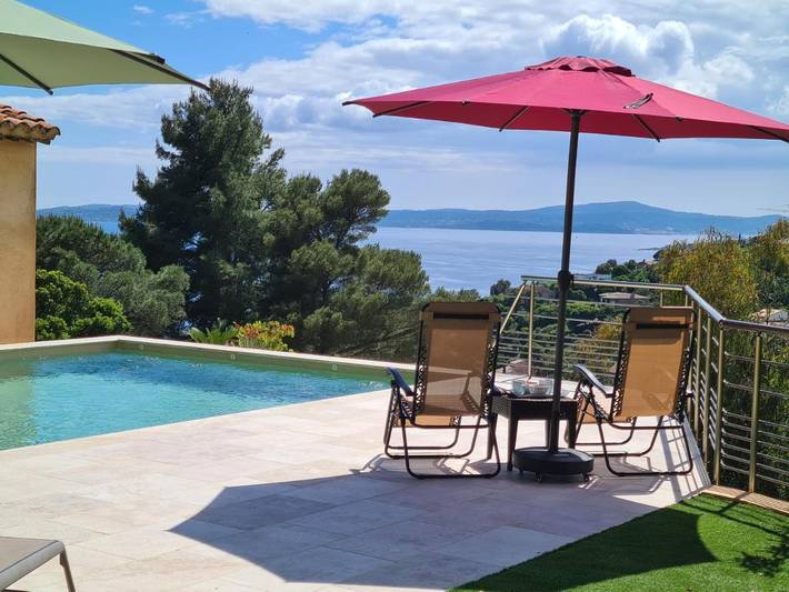 Villa pour 6 personnes, avec piscine ainsi que vue et jardin, animaux acceptés dans Les Issambres