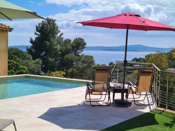 Villa pour 6 personnes, avec piscine ainsi que jardin et vue, animaux acceptés dans Les Issambres