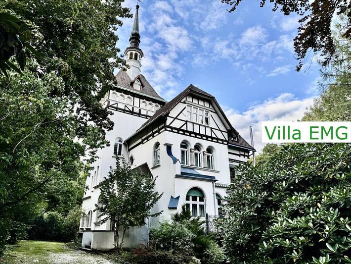 Villa für 21 Personen, mit Balkon und Whirlpool sowie Terrasse und Garten in Ennepetal