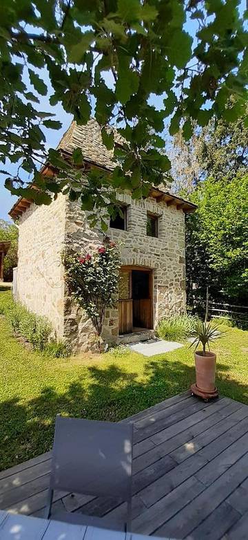 Gîte pour 2 personnes, avec jardin et vue à Vabre-Tizac