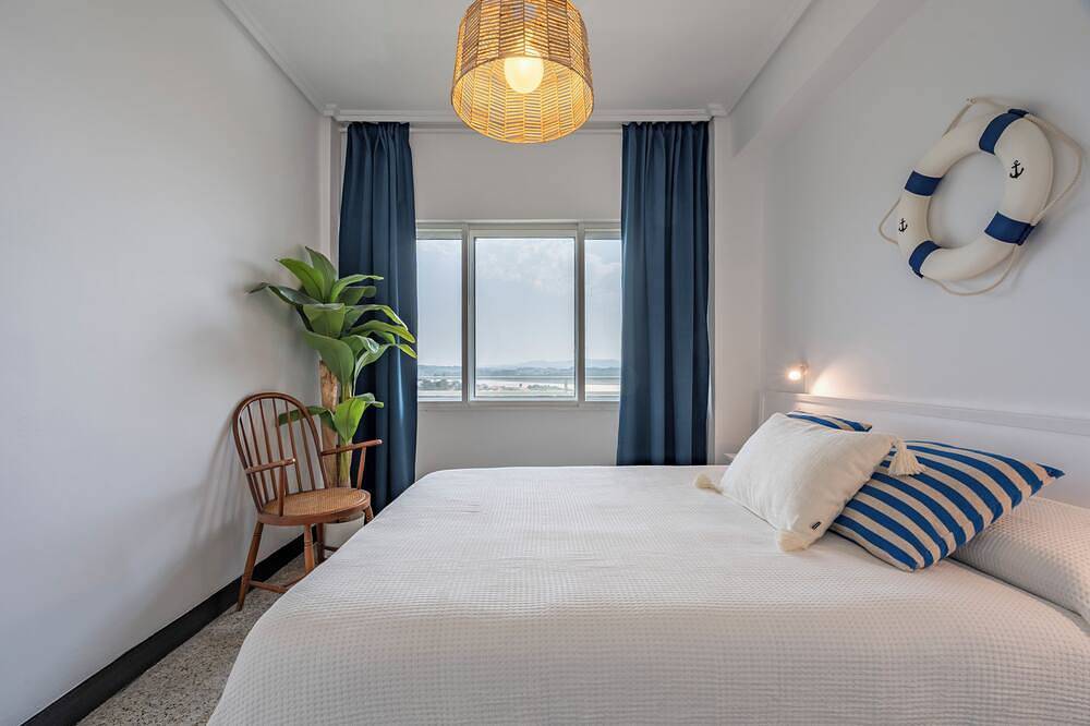 Entire apartment, Cozy Beachfront Apartment in Valdoviño in Valdoviño, Galician Coast