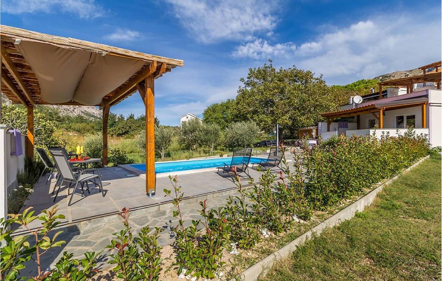 Appartement de vacances entier, Appartement confortable avec piscine, Wi-Fi et parking, à proximité d'un restaurant (500 m) in Baška, Krk