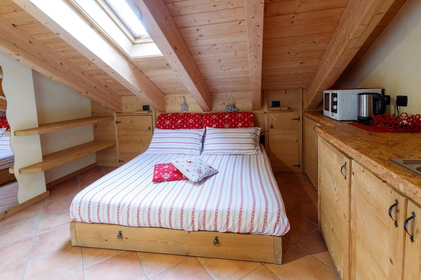 Entire studio, Apartment 'La Baitina app D' with Mountain View & Wi-Fi in Livigno, Stilfser Joch National Park