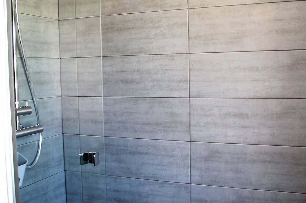 Gîte-Annabelle-Baño privado con ducha in Wattignies, Lille region