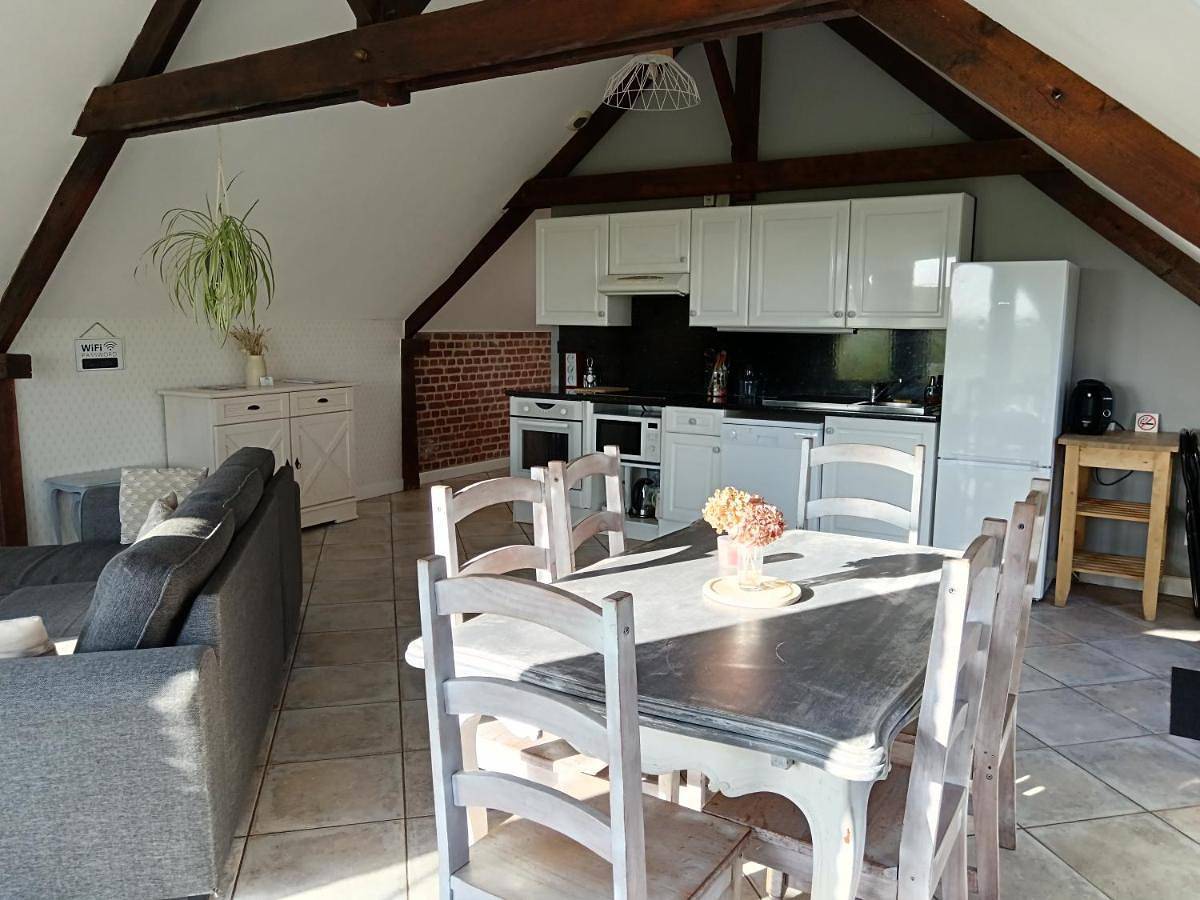 Two-Bedroom House in Camblain-l'Abbé, Région d'Arras