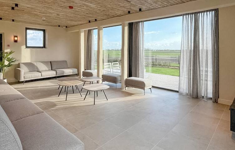 Ferienhaus für 22 Personen mit Terrasse in Oostduinkerke, Koksijde