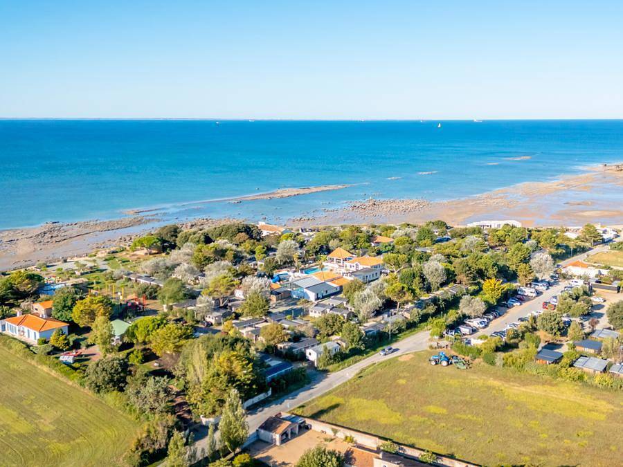 Camping Paradis A La Corniche - Mobilhome 4 personnes - Mobil-home Confort 3 Pièces 4 Personnes + Tv in Angoulins, Région de La Rochelle