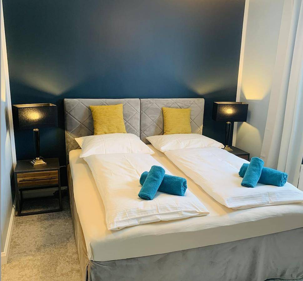 Besotel Mettmann- 20 Wohnungen 2 Standorte 35 Schlafzimmer 29 Badezimmer 52 Betten für 73 Gäste in Mettmann, Kreis Mettmann
