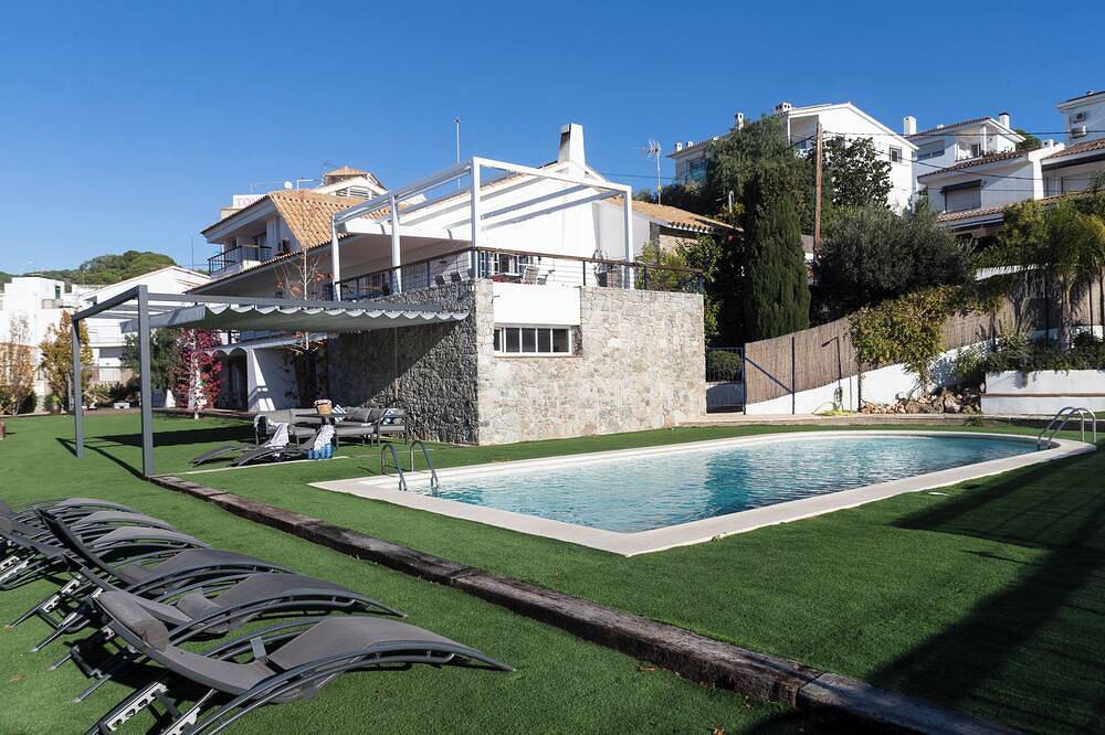 Espectacular casa Mediterranea con vistas al Mar. Barcelona in Sant Pol de Mar, Costa del Maresme