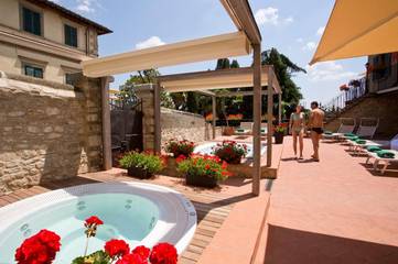 Hôtel pour 2 personnes, avec jacuzzi ainsi que jardin et piscine à Radda in Chianti