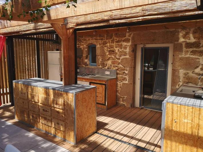 Location de vacances pour 4 personnes, avec vue ainsi que jardin et piscine à Planzolles - 3