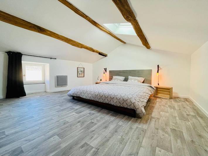 Location de vacances pour 12 personnes, avec terrasse, animaux acceptés à Lusignan - 2