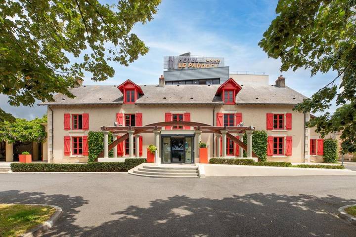 Hôtel pour 2 personnes, avec Terrasse ainsi que Jardin et Piscine