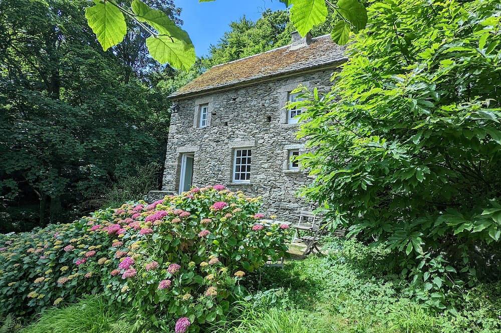 Mill for 2, facing the sea, 300m to the beach and great walks. Next to a castle. in La Hague, Côte de la Déroute