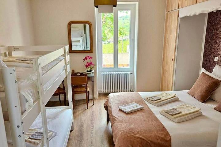 Location de vacances pour 12 personnes, avec piscine et jardin dans Davayé - 4