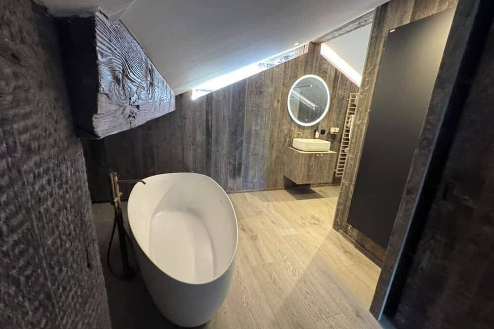 The Monkey Barn Morzine. Your very own stylish luxury alpine chalet retreat. in La Côte-d'Arbroz, Les Portes du Soleil