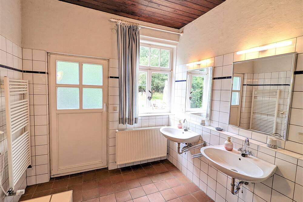Romantic country idyll - former inn with large garden, fireplace, near the forest and lake in Lenzen (Elbe), Prignitz