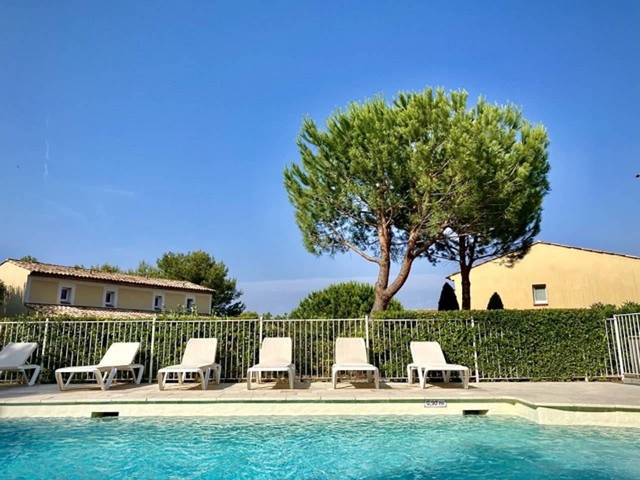 Casa con jardín, terrazas, piscinas y parking, 6 personas, Provence in Mallemort, Region de Arles