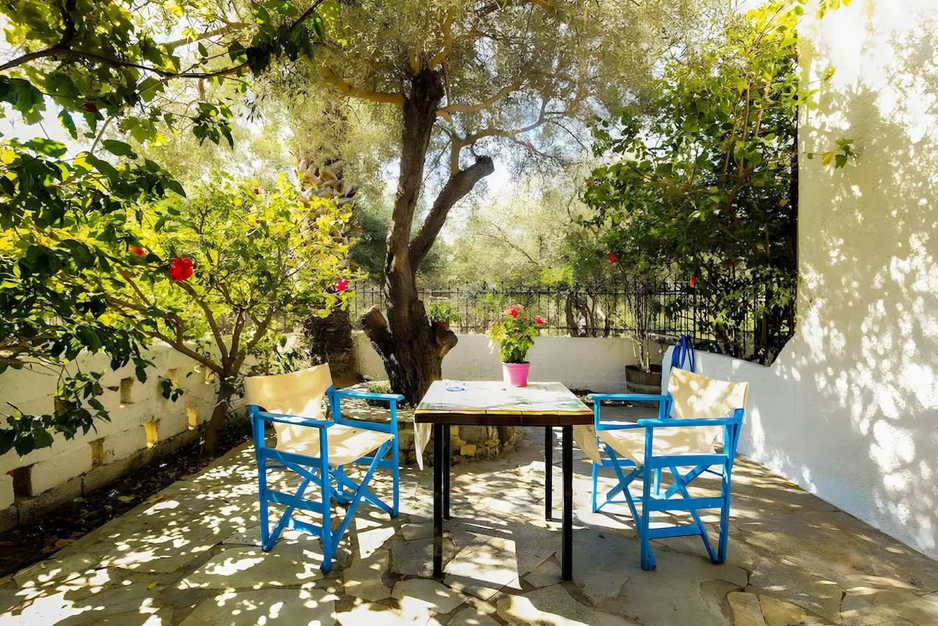 Huisje 'Olive Tree 4' met zeezicht, privéterras en wifi, foto 9