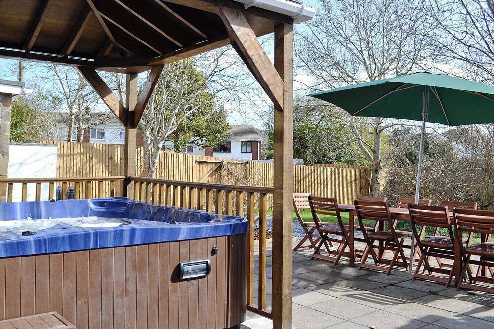5 bedroom accommodation in Burry Port, near Llanelli in Burry Port, Carmarthenshire