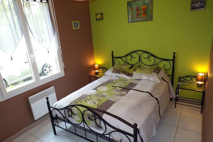 Location de vacances pour 4 personnes, avec terrasse ainsi que jardin et piscine à Gastes - 2