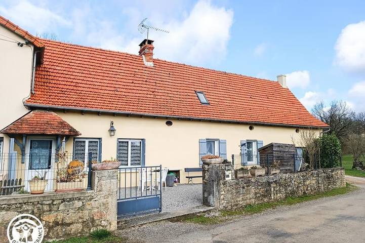 Gîte pour 4 personnes, avec jardin à Théminettes