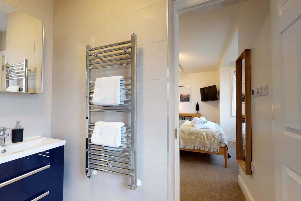 Entire apartment, The Oxford Lodge Merton Room | Oxford Holiday Let | 1 Bed & Sleeps 2 in Oxford, Oxfordshire