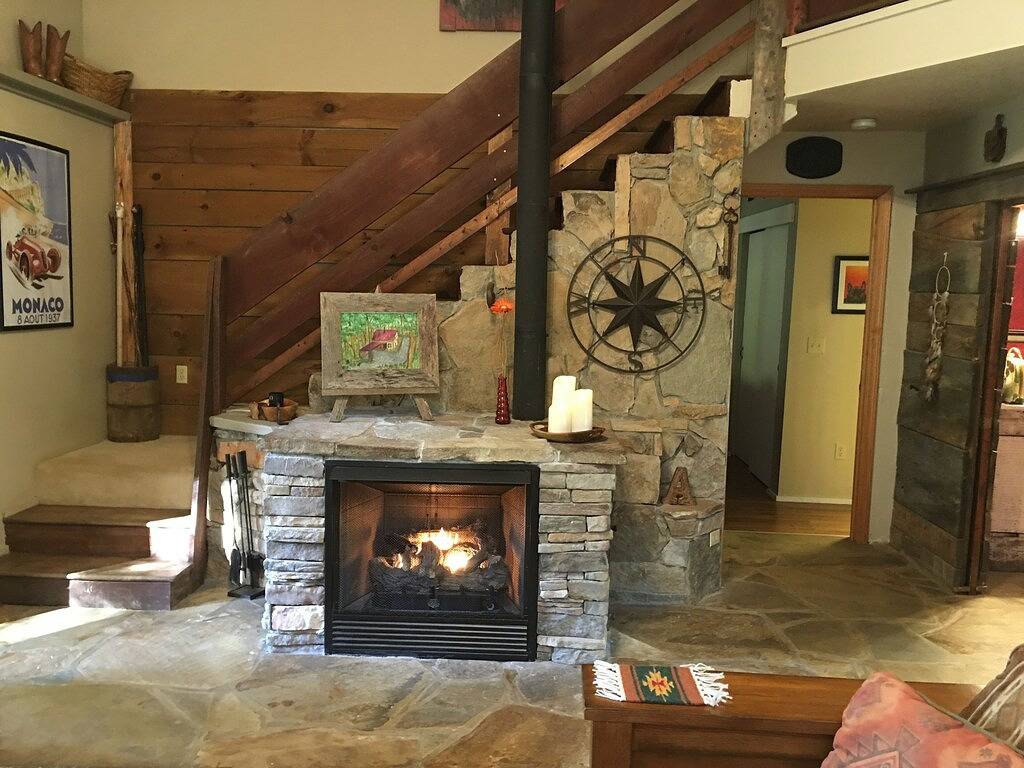 A Stone Cottage Retreat - So Special! in Macon County