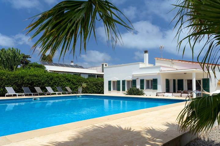 Apartamento vacacional entero, Villa Turquesa Piscina Infinita, encanto y relax en Menorca in Punta Prima, Sant Lluís