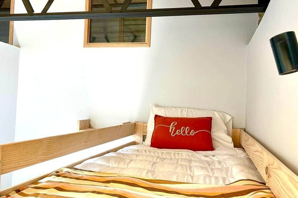Entire apartment, Cal Querol - Atic to Err (max 13 pax) in Err, Parc naturel régional des Pyrénées catalanes