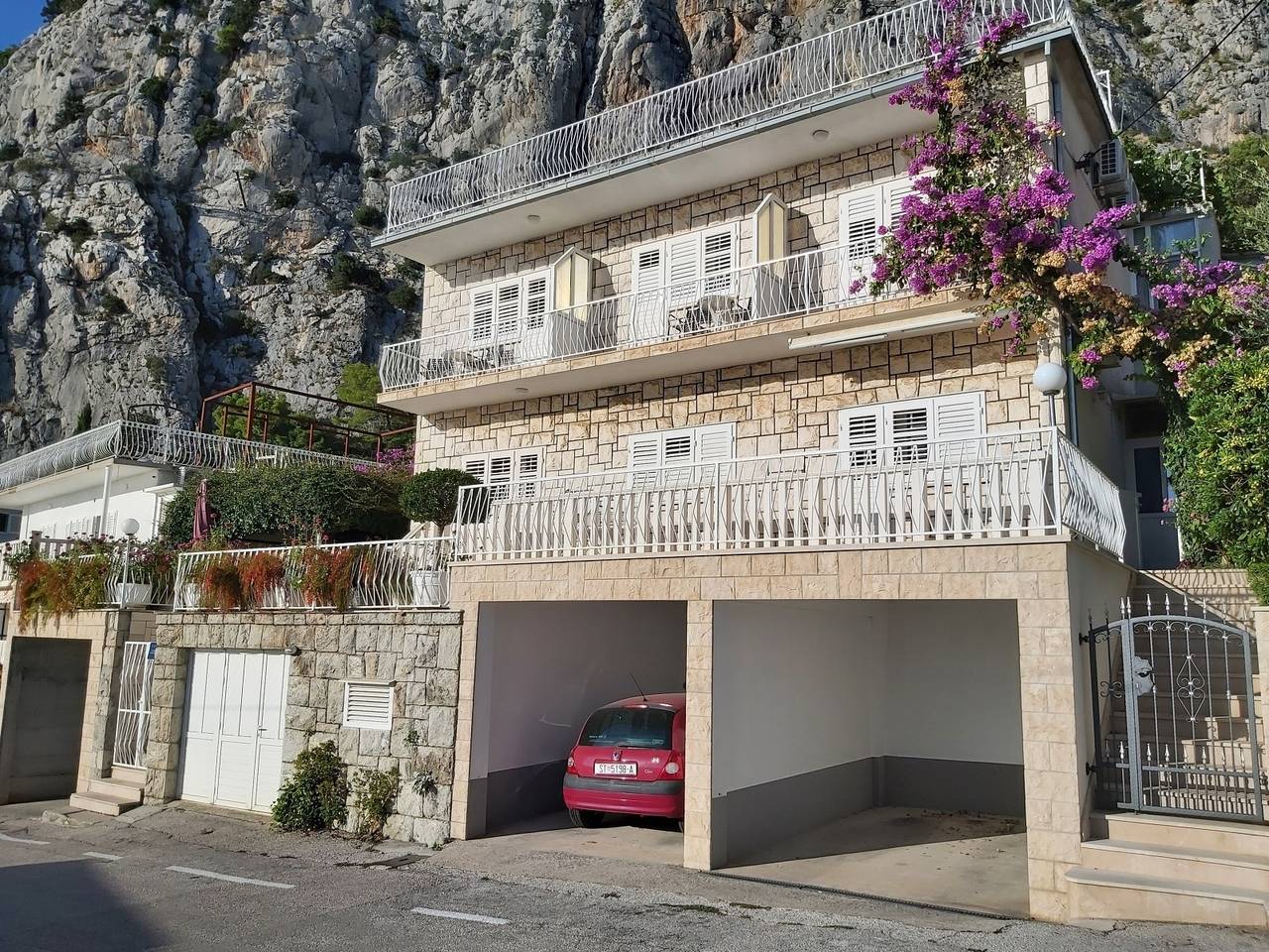 Cijeli apartman, Ferienwohnung in Omiš mit Meerblick, Balkon, Klimaanlage, W-Lan (161-4) in Omiš (Dalmacija), Omis
