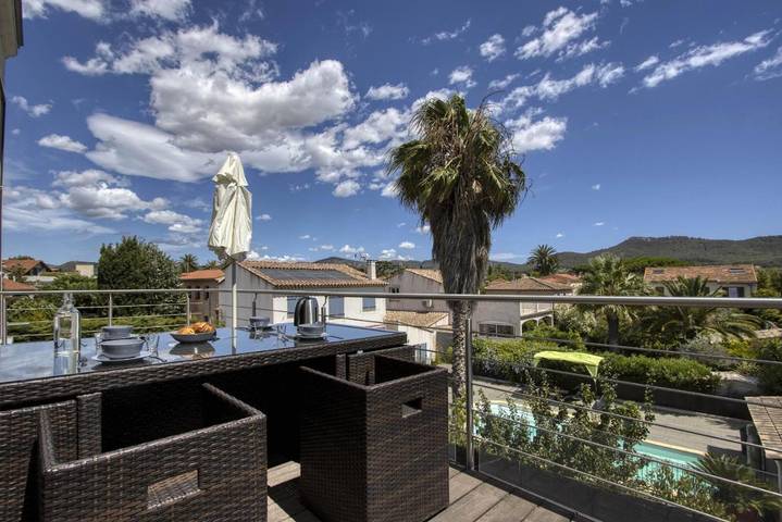 Gîte pour 8 personnes, avec terrasse dans Plage de Saint-Cyr sur Mer Les Lecques - 2
