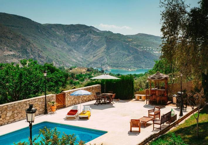 Apartamento de vacaciones para 4 personas, con piscina además de vistas y jardín - 1