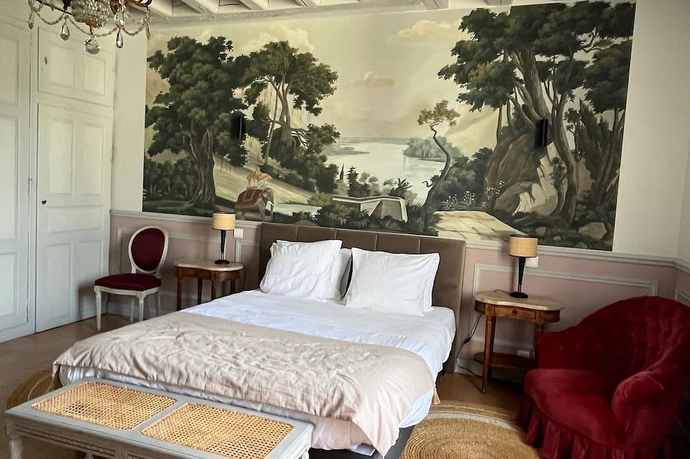 Chambre d’hôtes Diwara avec piscine partagée, terrasse commune et Wi-Fi in Beaufort-en-Vallée, Région d'Angers