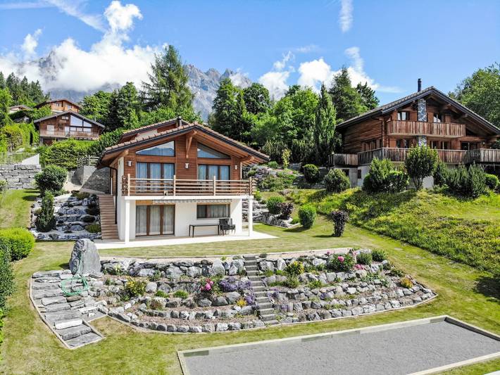 Chalet für 10 Personen, mit Balkon und Terrasse sowie Garten und Ausblick in Leytron