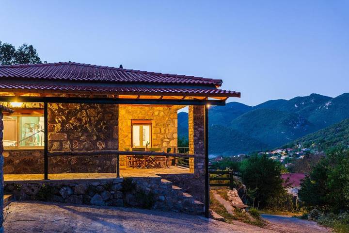 Location de vacances pour 6 personnes, avec Balcon et Terrasse ainsi que Jardin et Vue