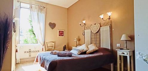 Gîte pour 2 personnes, avec vue et terrasse à Uzerche