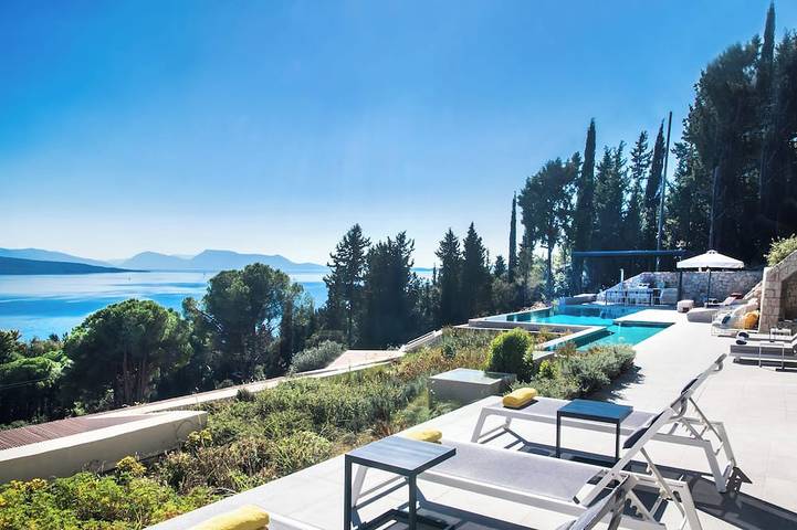 Villa pour 12 personnes, avec balcon et jardin dans Ligia