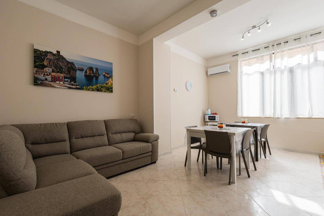 Cały apartament, Three-Bedroom Apartment in Trapani, Prowincja Trapani