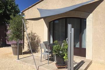 Gîte pour 2 personnes, avec terrasse et piscine à Taillades